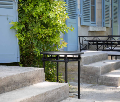 Kleiner runder Tisch aus Aluminium Ø 60 cm – SCHWARZ Kleiner runder Tisch aus Aluminium Ø 60 cm – SCHWARZ