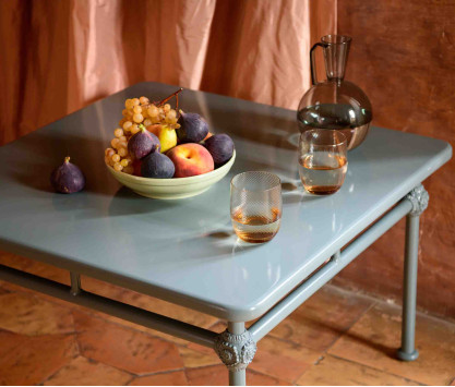 Quadratischer Couchtisch aus Aluminium 75 × 75 cm – BLAU Quadratischer Couchtisch aus Aluminium 75 × 75 cm – BLAU