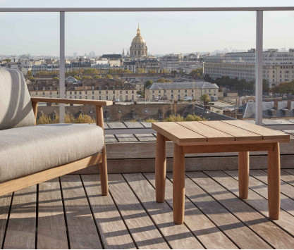 Quadratischer Couchtisch aus Teakholz