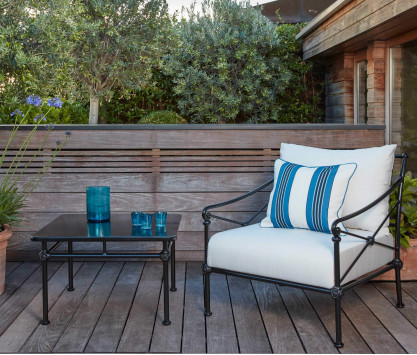 Quadratischer Couchtisch aus Aluminium 75 × 75 cm – SCHWARZ Quadratischer Couchtisch aus Aluminium 75 × 75 cm – SCHWARZ