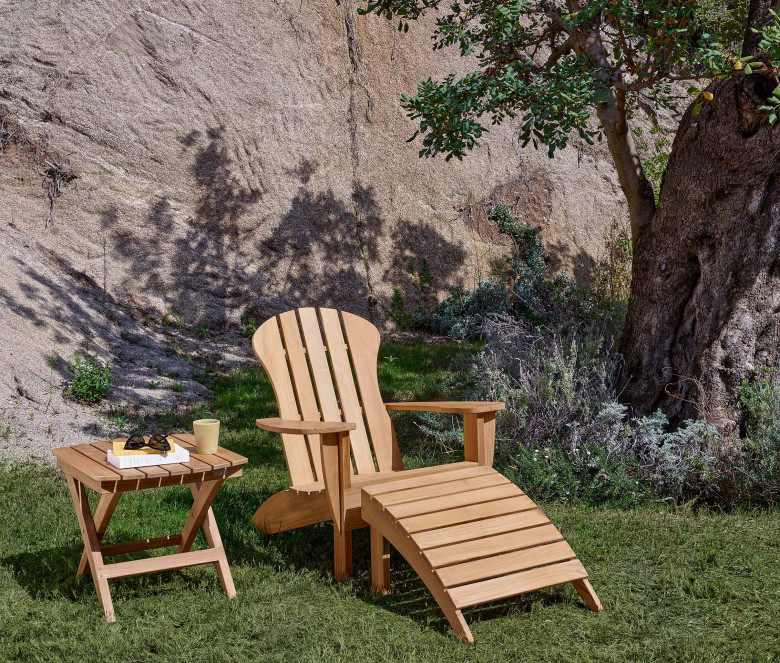 Fauteuil et repose-pieds en teck