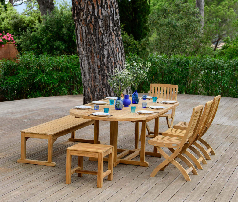 Teak extendable oval table