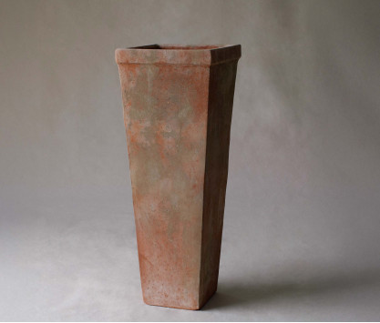 Quadrato Alto terracotta pot Quadrato Alto terracotta pot