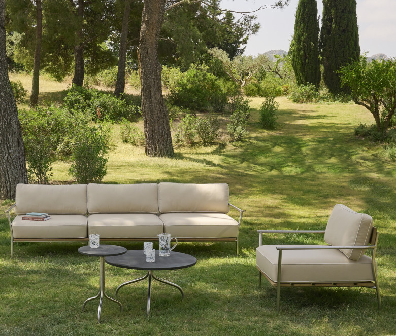 Fauteuil bas empilable en teck et inox poli