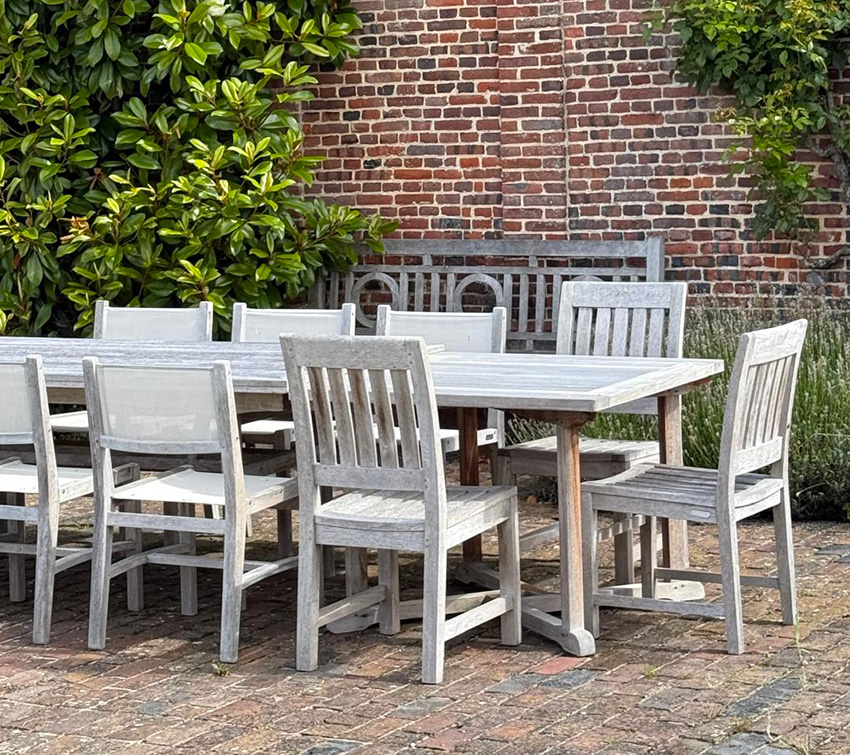 Teak requires no maintenance!