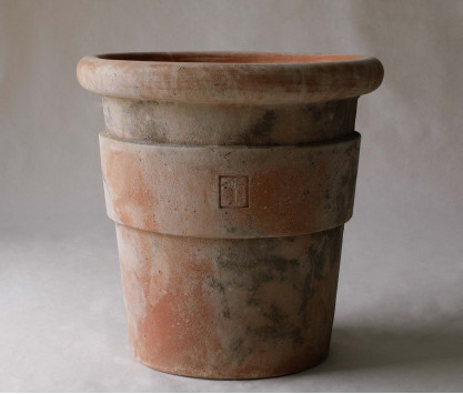 Stemma terracotta pot Stemma terracotta pot