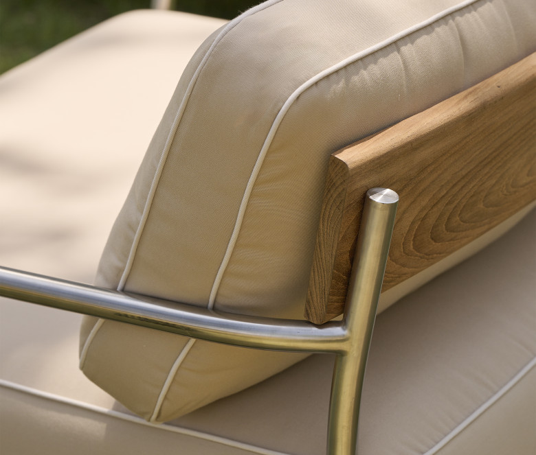 Fauteuil bas empilable en teck et inox poli