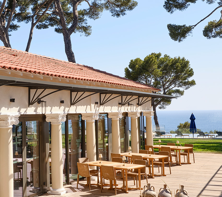 À table, sous la lumière du Sud