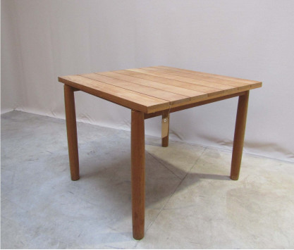 TABLE DE REPAS CARREE BATTEN - MODELE EXPO