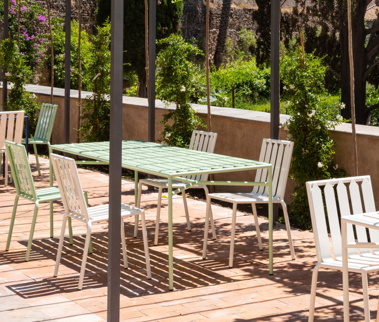 Table carrée en inox verte