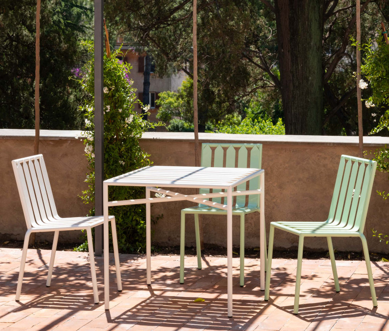 Chaise empilable en inox verte