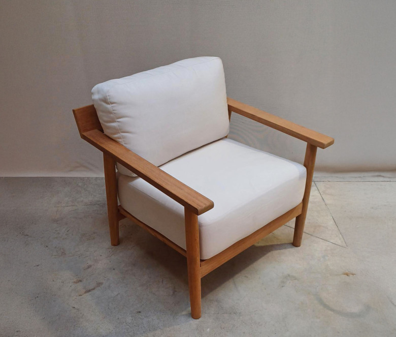 Chauffeuse en teck Batten - MODELE EXPO