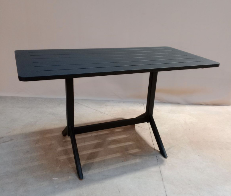 TABLE CARREE CLUBHOUSE - MODELE EXPO