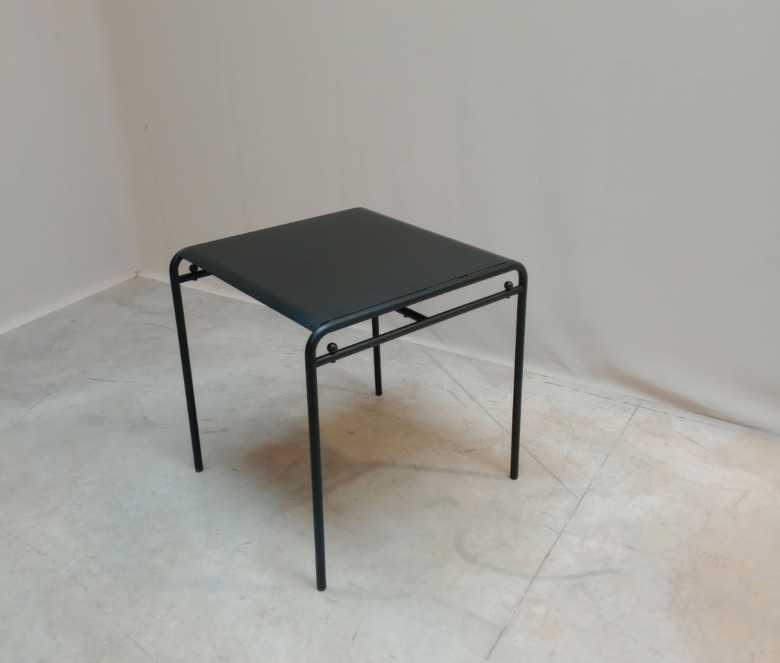 TABLE CARREE CLUBHOUSE - MODELE EXPO