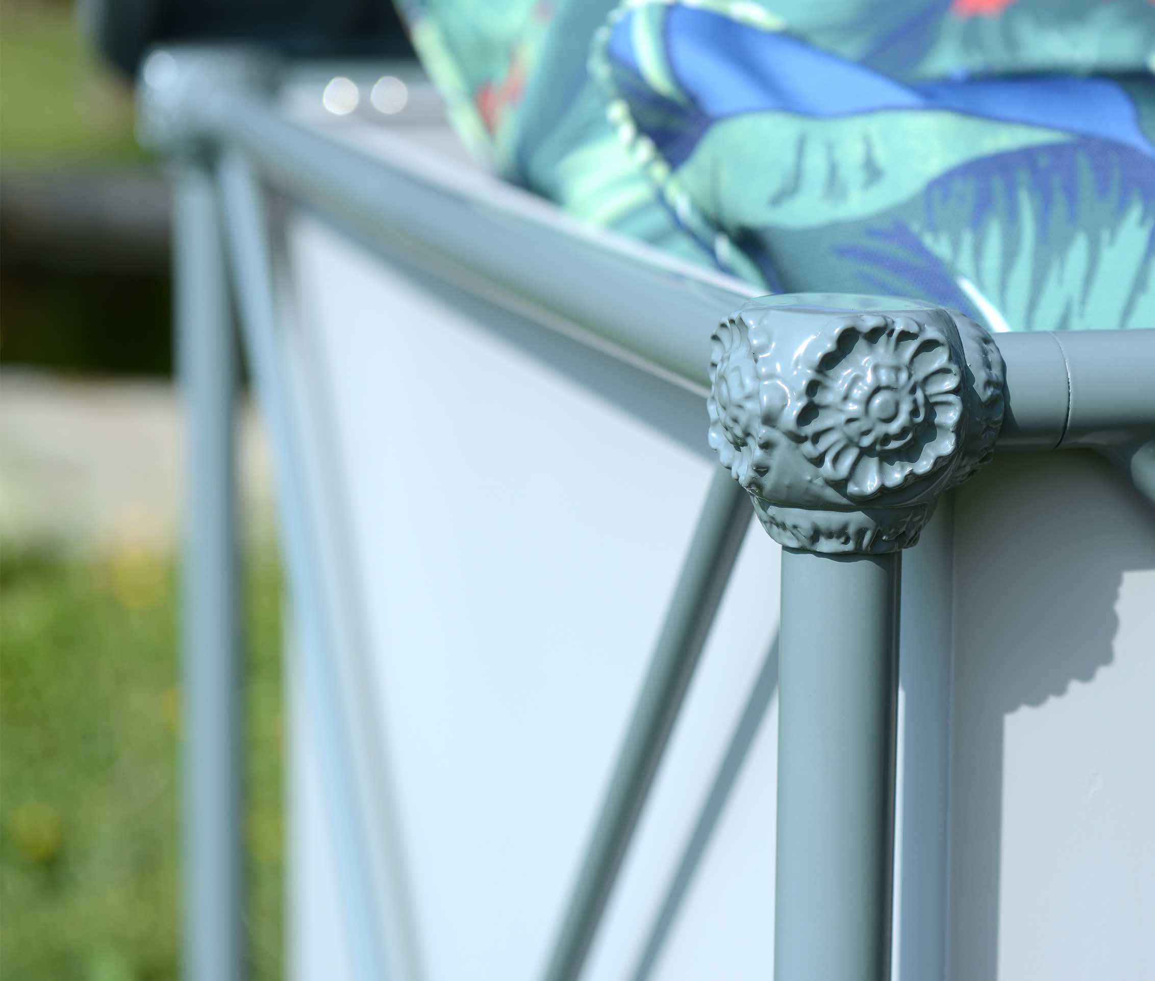 Avant de choisir son coffre, se poser les questions : Que dois-je stocker et protéger dans mon coffre de jardin ? Quel emplacement ?