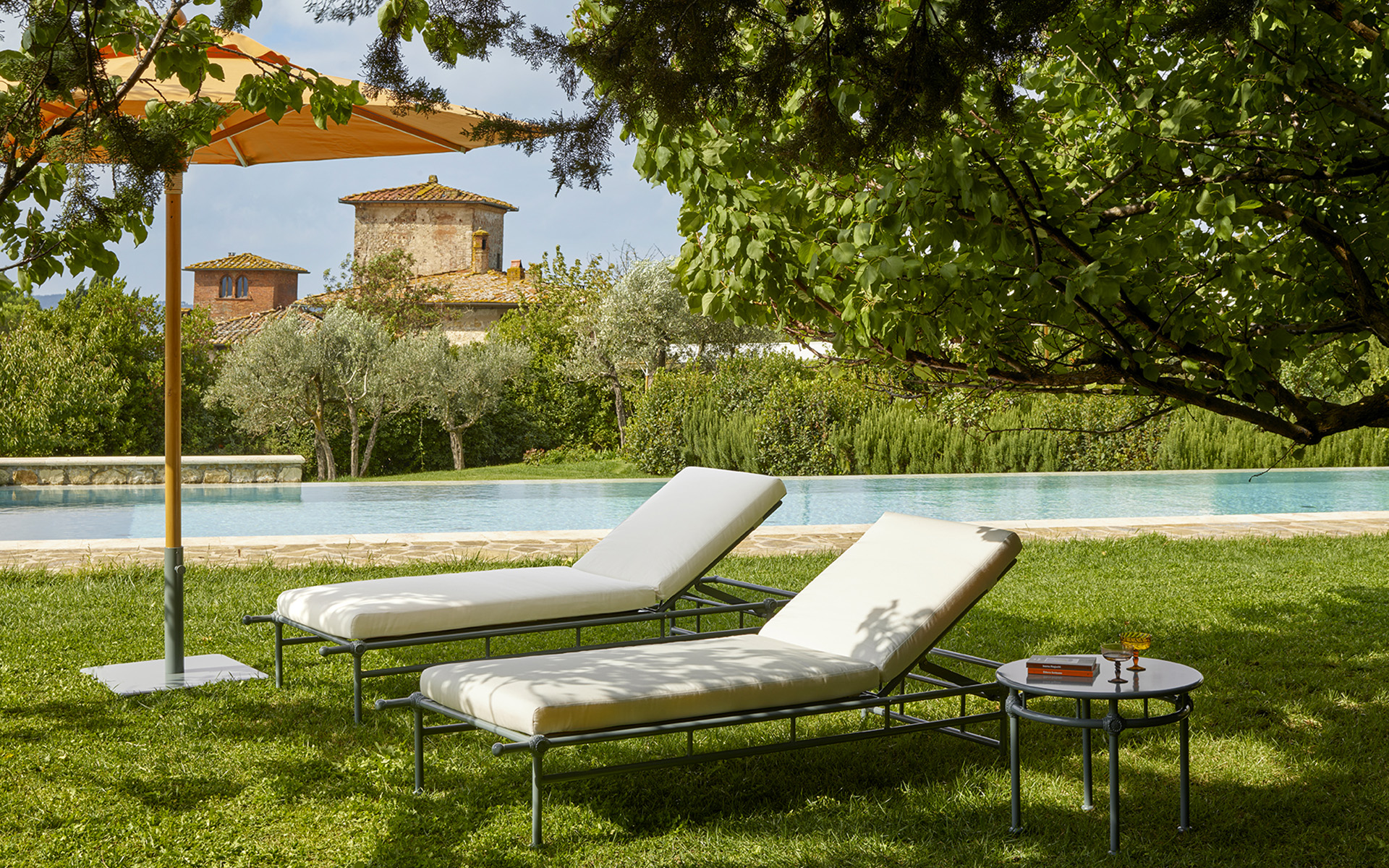 1800 chaises longues_1.jpg
