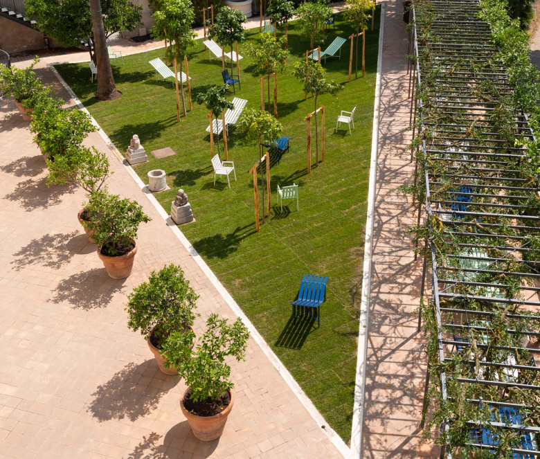 Sedia impilabile in acciaio inox verde